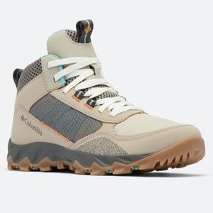 Columbia Women's Flow Centre Boots Size 8